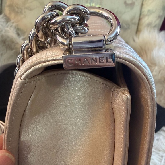 🩷Stunning Chanel Boy Bag Maxi. Original condition.🩷Rare shimmering pearl color - Picture 5 of 17